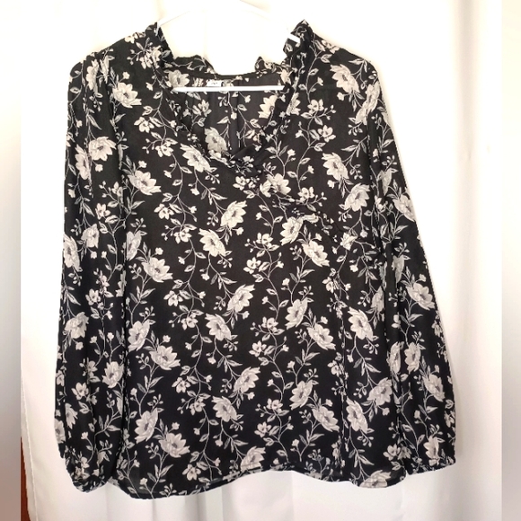 Old Navy Dark Cottage Top Medium Black Floral Ruffle Peasant Bohemian - Picture 1 of 10